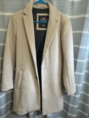 Hollister men Light Beige Wool Coat with Black Lining